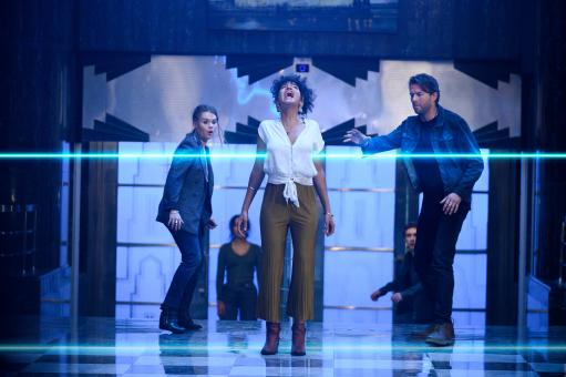 V.l.n.r.: Rachel (HOLLAND RODEN), Brianna (INDYA MOORE) und Nathan (THOMAS COCQUEREL) in Sony Pictures’ ESCAPE ROOM 2: NO WAY OUT