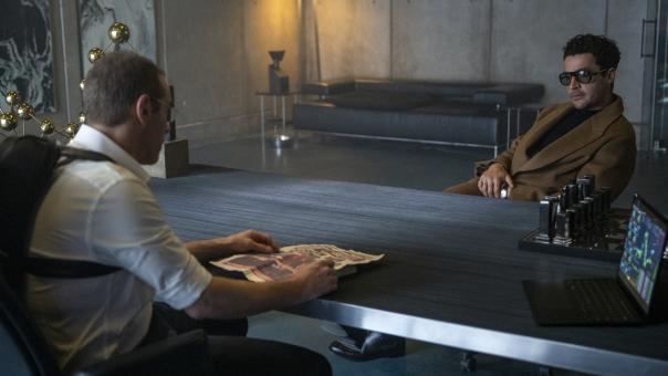 Alessandro Nivola und Christopher Abbott in Sony Pictures' KRAVEN THE HUNTER. ©2024 CTMG, Inc. All Rights Reserved. 