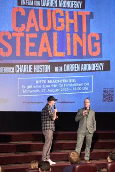 BERLIN, DEUTSCHLAND – 23. AUGUST: Dominik Porschen und Darren Aronofsky beim Special Screening von Sony Pictures' CAUGHT STEALING am 23. August 2025 in Berlin, Deutschland. (Foto von Sebastian Reuter im Auftrag von Sony Pictures Entertainment)