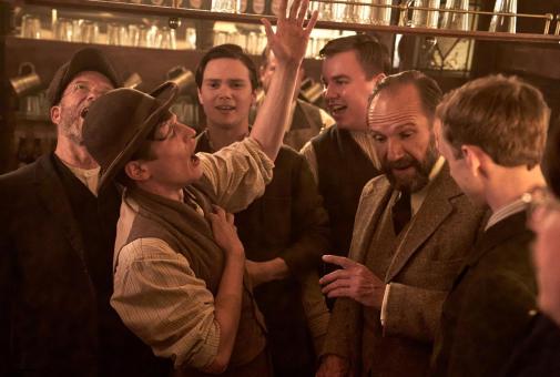 Dr. Henry Guthrie (Ralph Fiennes) in Sony Pictures’ THE CHORAL. Foto von: Nicola Dove  © Gerontius Productions Limited