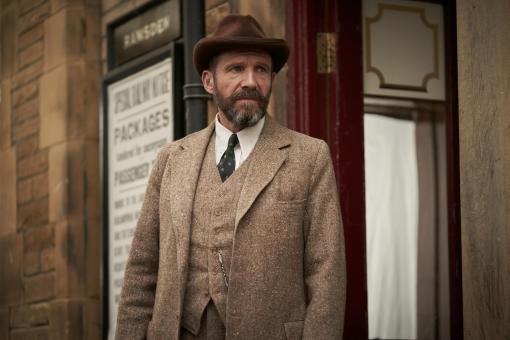 Dr. Henry Guthrie (Ralph Fiennes) in Sony Pictures’ THE CHORAL. Foto von: Nicola Dove  © Gerontius Productions Limited