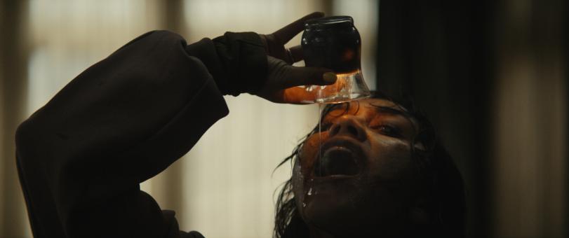 LUCIANE BUCHANAN als Thya in Warner Bros. Pictures' und Sony Pictures' EVIL DEAD BURN.  © 2026 Warner Bros. Ent. All Rights Reserved.