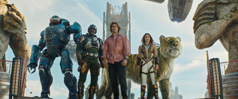 (v. l. n. r.): Ram Man (Jon Xue Zhang), Man at Arms (Idris Elba), Adam (Nicholas Galitzine), Teela (Camila Mendes) und Cringer in MASTERS OF THE UNIVERSE.  © 2026 Amazon MGM Studios Content Services LLC